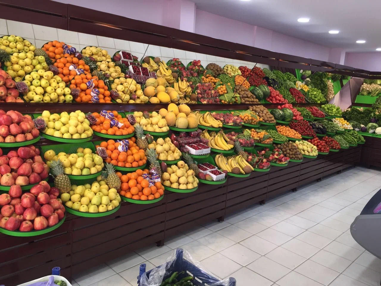 Професійне оформлення фруктово-овочевих вітрин для магазинів і кафе